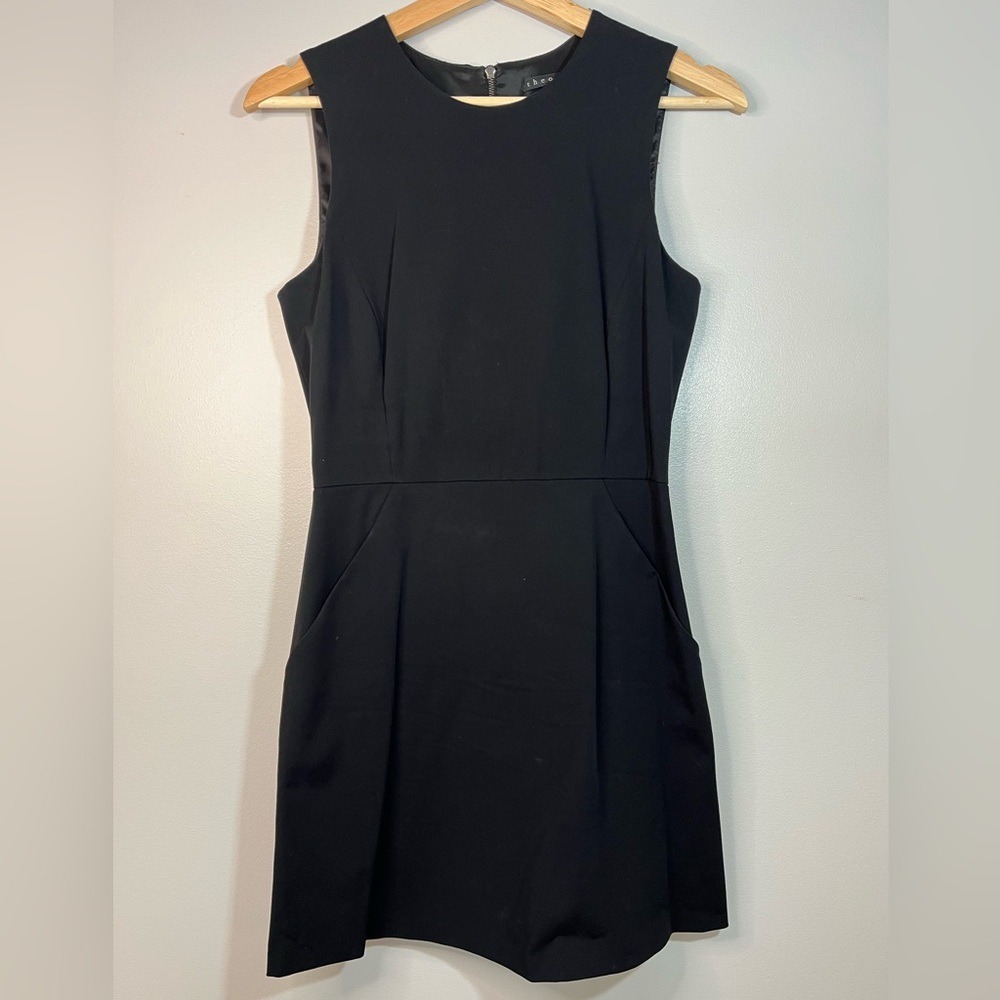 Theory Black Sleeveless Classic Minimalist Pockets Stretch Shift Dress Womenโs 2